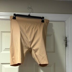 Skims Body Hip Shaping Mid Thigh Short in Clay XL